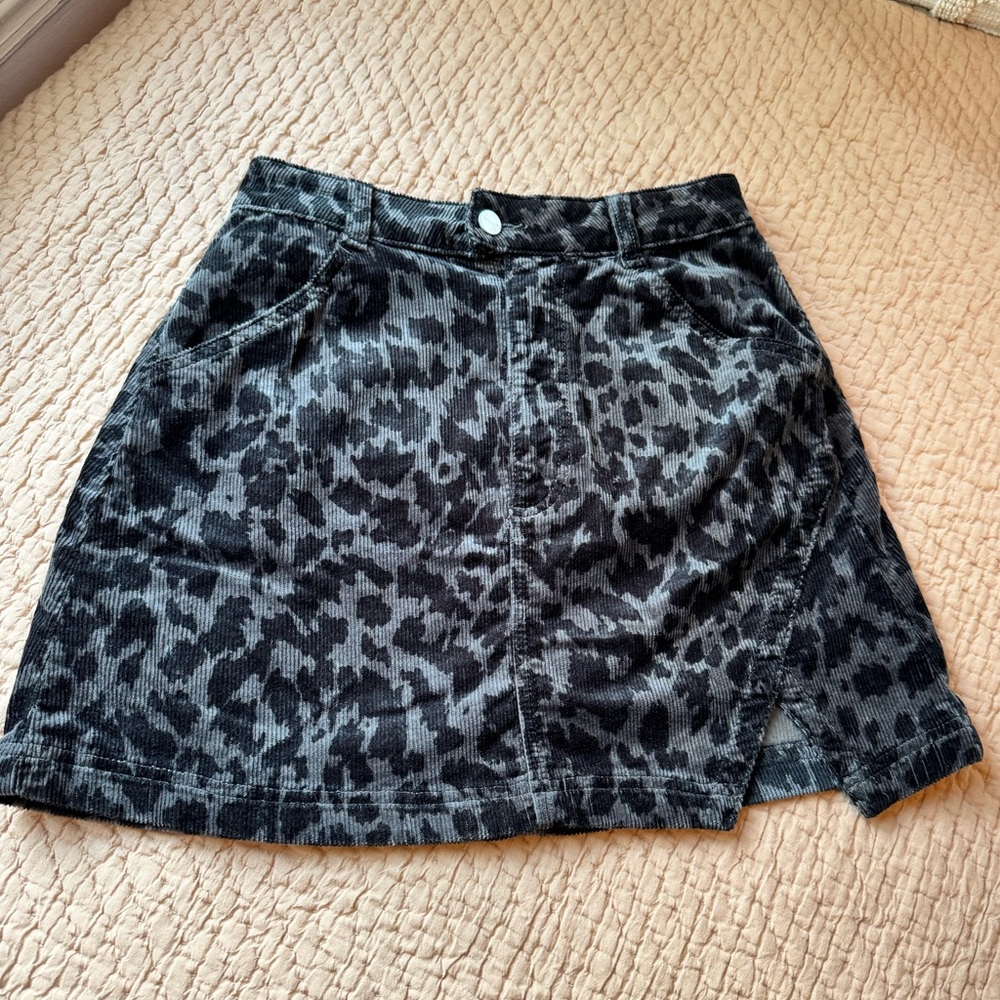 NWOT Anthropologie Pilcro Black & Grey Leopard Print Corduroy Skirt, Sz 4